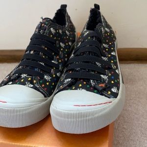 Black Skull Rocket Dog Sneakers